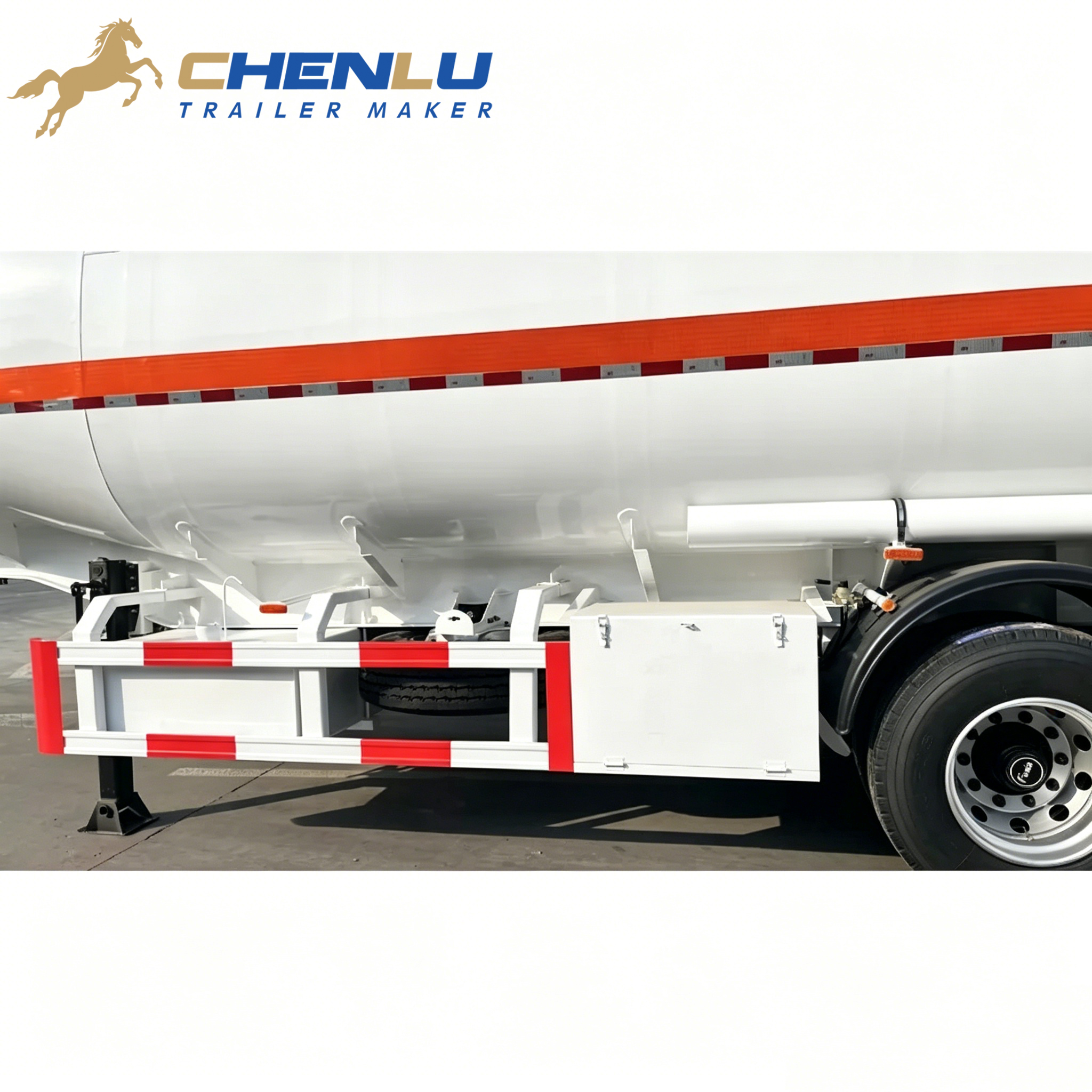 Rimorchio cisterna per benzina