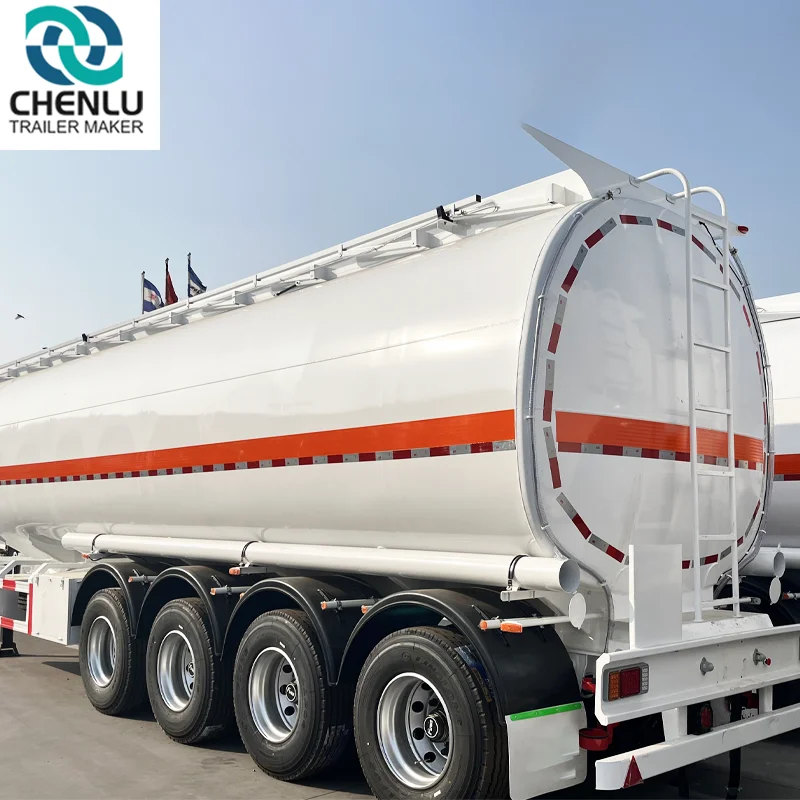 Rimorchio cisterna per benzina