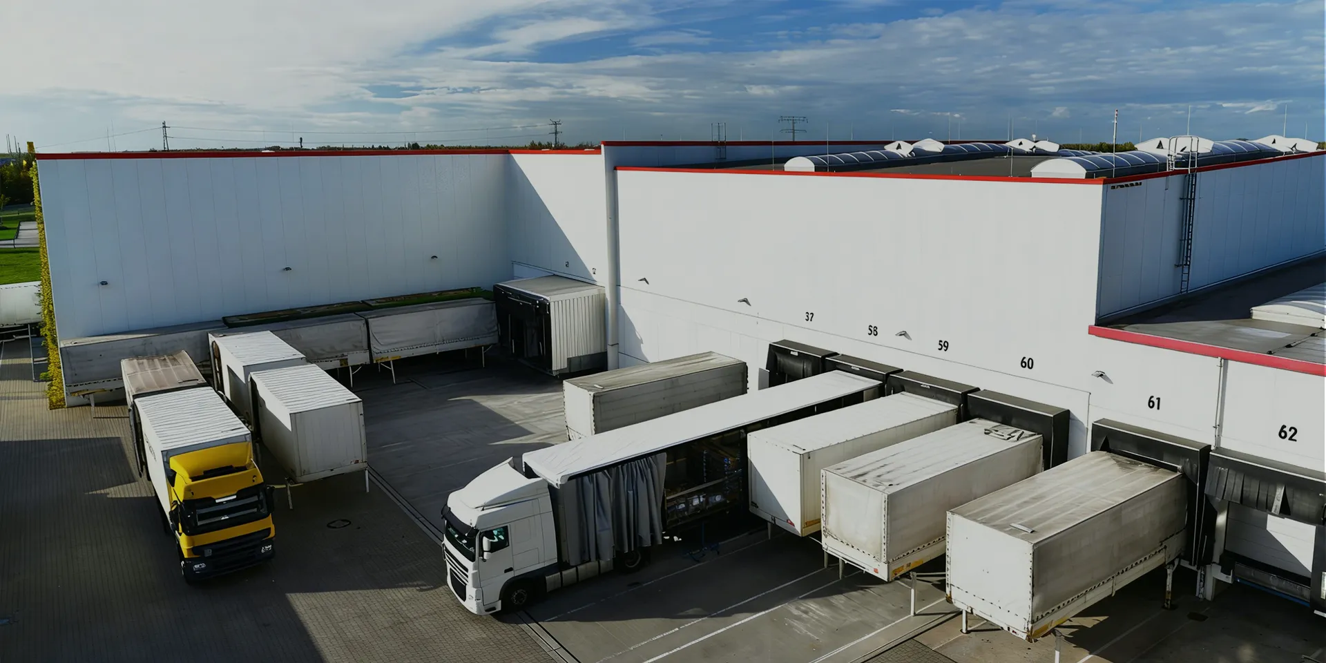Catalogue de semi-remorques pour le transport de conteneurs et de marchandises en vrac