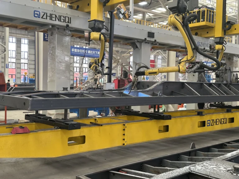 Contrôle qualité du châssis d’une semi-remorque à l’usine CHENLU