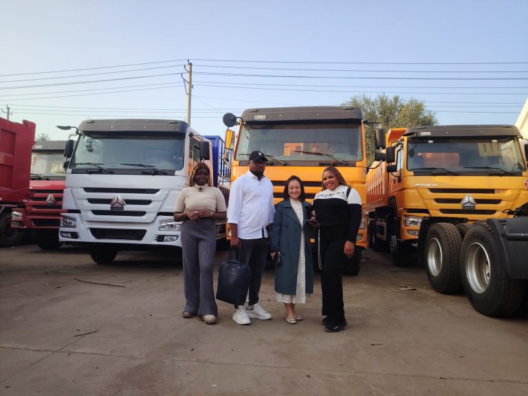 Client du Togo en visite à l'usine de remorques CHENLU